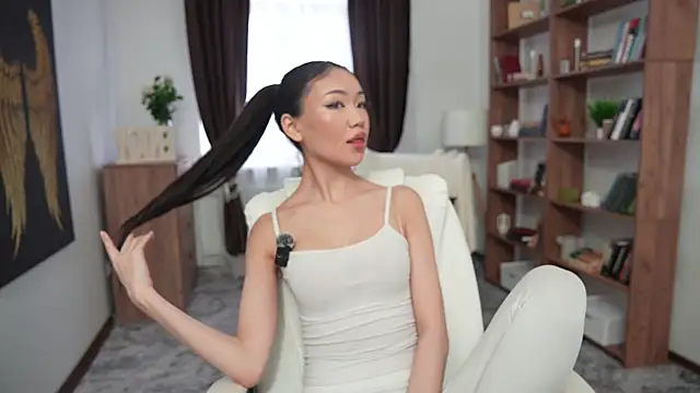 Snapshot of OnieClose chatting on December 15, 2025, 8:07 am OnieClose online show from December 15, 2025, 8:07 am