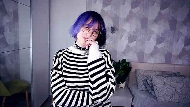 KellePourier online show from November 2, 2025, 5:15 pm