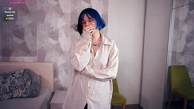 KellePourier online show from November 10, 2025, 6:07 pm