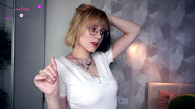 Snapshot of KellePourier chatting on February 10, 2026, 6:12 pm KellePourier online show from February 10, 2026, 6:12 pm