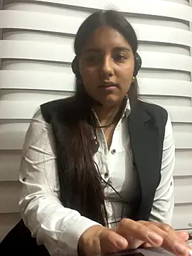 Snapshot of Au-rora chatting on November 30, 2025, 4:16 am Au-rora online show from November 30, 2025, 4:16 am