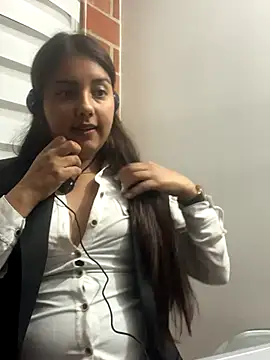 Snapshot of Au-rora chatting on December 3, 2025, 3:36 am Au-rora online show from December 3, 2025, 3:36 am