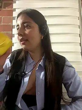 Snapshot of Au-rora chatting on December 20, 2025, 6:53 am Au-rora online show from December 20, 2025, 6:53 am