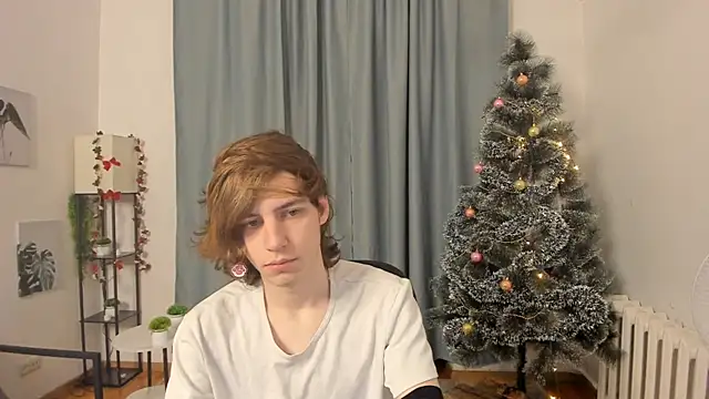 Snapshot of AvenGlow chatting on December 21, 2025, 5:03 am AvenGlow online show from December 21, 2025, 5:03 am