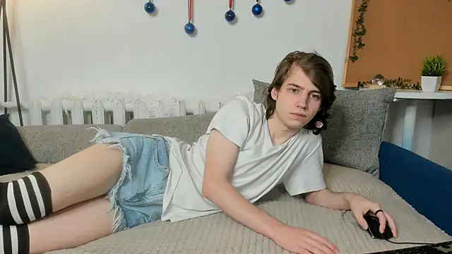 Snapshot of AvenGlow chatting on January 6, 2026, 5:11 am AvenGlow online show from January 6, 2026, 5:11 am