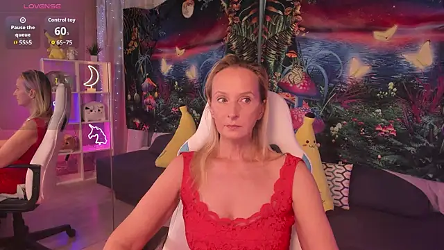 ScarlettPalmer online show from November 7, 2025, 10:15 am