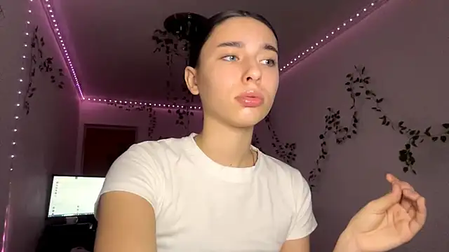 LilithFlamey online show from November 24, 2025, 4:18 pm