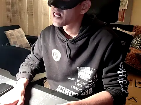 Snapshot of Andy_James181 chatting on January 11, 2026, 10:20 am Andy James181 online show from January 11, 2026, 10:20 am