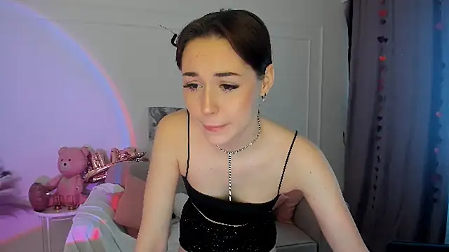 Snapshot of MakeYoueHappy chatting on February 21, 2026, 4:35 am MakeYoueHappy online show from February 21, 2026, 4:35 am