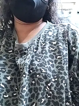 Snapshot of girl999 chatting on January 7, 2026, 6:32 pm girl999 online show from January 7, 2026, 6:32 pm