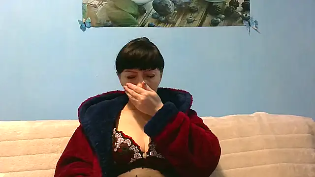 IffetLove42 online show from May 13, 2026, 7:39 am