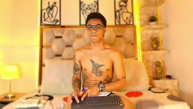 Snapshot of Andrew_Haalls chatting on November 13, 2025, 7:57 pm Andrew Haalls online show from November 13, 2025, 7:57 pm