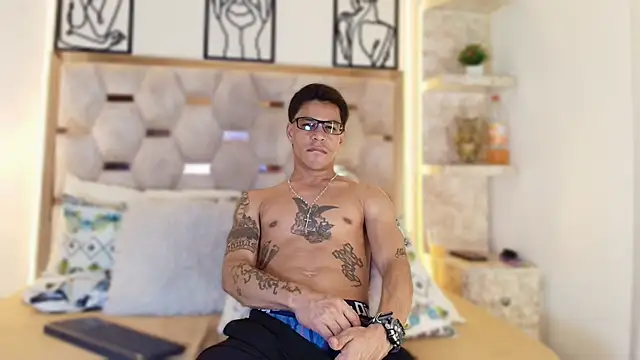 Snapshot of Andrew_Haalls chatting on November 29, 2025, 8:45 pm Andrew Haalls online show from November 29, 2025, 8:45 pm