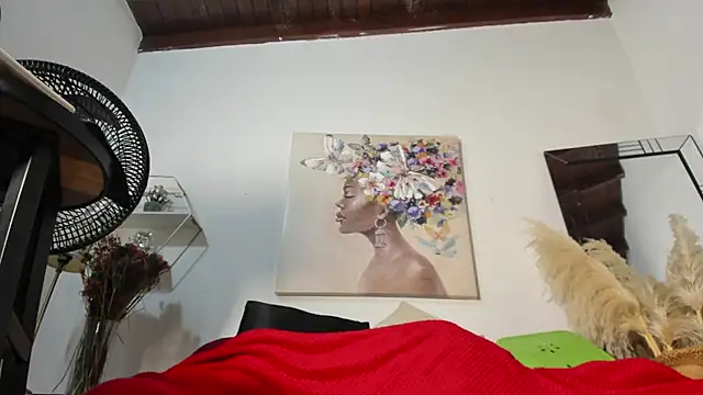 hathor  01 online show from November 7, 2025, 4:01 am