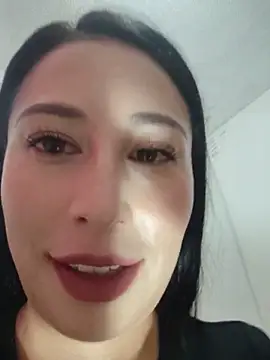 Emma Hotkiss online show from June 21, 2026, 8:55 pm