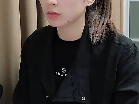 Snapshot of lvy-002 chatting on October 31, 2025, 3:29 am lvy-002 online show from October 31, 2025, 3:29 am