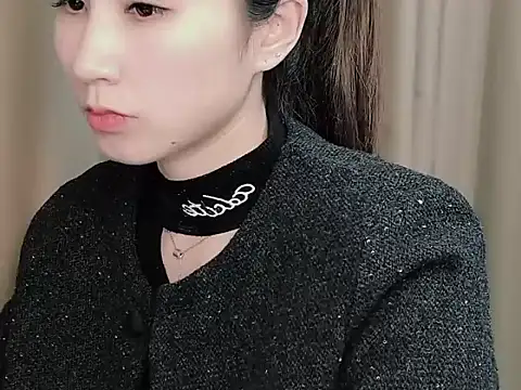 Snapshot of lvy-002 chatting on November 3, 2025, 4:03 am lvy-002 online show from November 3, 2025, 4:03 am