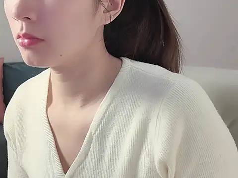 Snapshot of lvy-002 chatting on November 21, 2025, 5:06 am lvy-002 online show from November 21, 2025, 5:06 am