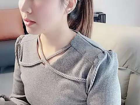 Snapshot of lvy-002 chatting on December 21, 2025, 2:02 pm lvy-002 online show from December 21, 2025, 2:02 pm