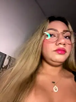 Snapshot of Vicky-Nova chatting on October 28, 2025, 4:05 am Vicky-Nova online show from October 28, 2025, 4:05 am