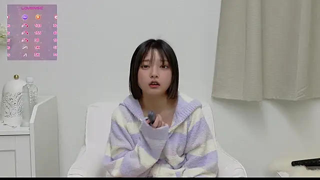 Snapshot of -Yoru- chatting on February 7, 2026, 8:29 am -Yoru- online show from February 7, 2026, 8:29 am