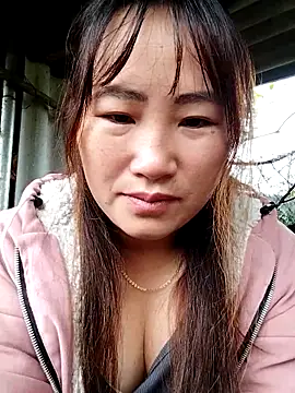 emini-xx online show from November 4, 2025, 1:05 am