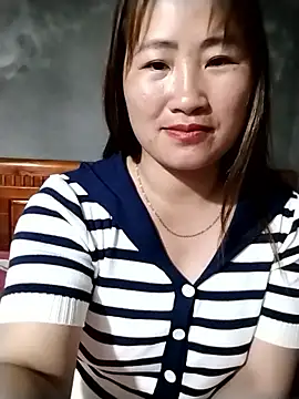 Snapshot of emini-xx chatting on April 3, 2026, 7:01 pm emini-xx online show from April 3, 2026, 7:01 pm