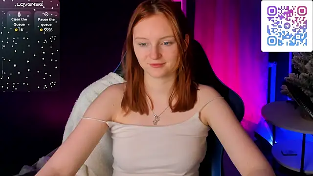 Snapshot of AngelWisee chatting on January 8, 2026, 11:18 pm AngelWisee online show from January 8, 2026, 11:18 pm