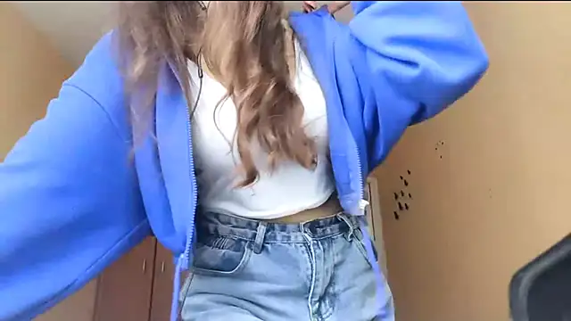 Kimixoo online show from October 28, 2025, 10:41 am