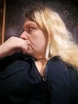 Lana-murr online show from October 28, 2025, 6:39 am