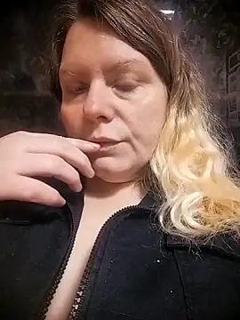 Lana-murr online show from April 14, 2026, 5:13 am