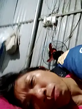 Snapshot of bella-la chatting on October 30, 2025, 6:19 pm bella-la online show from October 30, 2025, 6:19 pm