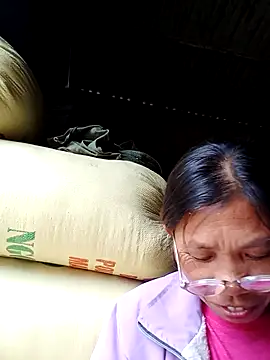 Snapshot of bella-la chatting on October 31, 2025, 6:25 am bella-la online show from October 31, 2025, 6:25 am