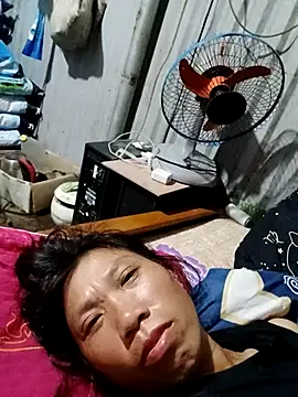 Snapshot of bella-la chatting on November 9, 2025, 11:03 pm bella-la online show from November 9, 2025, 11:03 pm