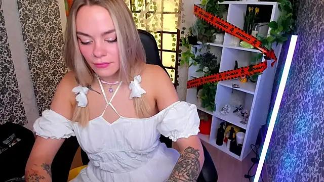 Isabella Lure online show from November 8, 2025, 9:09 am