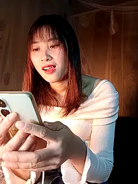 Snapshot of Em_xinh01 chatting on December 5, 2025, 12:14 pm Em xinh01 online show from December 5, 2025, 12:14 pm