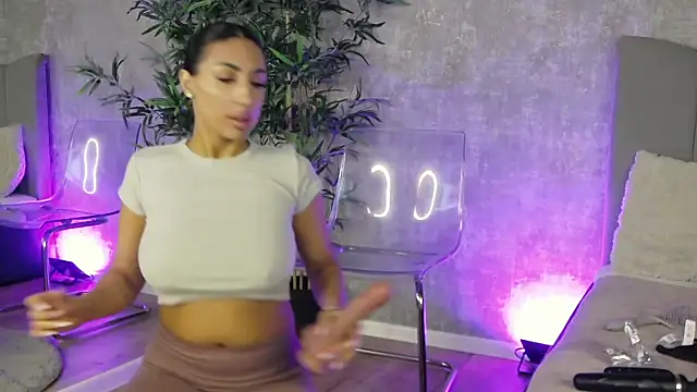 Snapshot of NattyMoonx chatting on November 30, 2025, 9:41 pm NattyMoonx online show from November 30, 2025, 9:41 pm