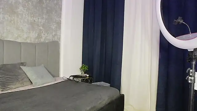 Snapshot of NattyMoonx chatting on December 14, 2025, 8:02 pm NattyMoonx online show from December 14, 2025, 8:02 pm