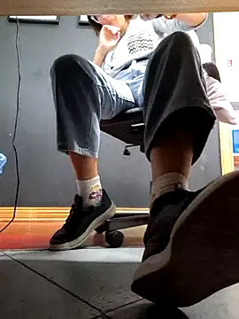 Snapshot of Piediniecollant chatting on November 3, 2025, 1:12 pm Piediniecollant online show from November 3, 2025, 1:12 pm