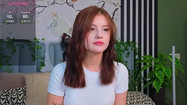 Snapshot of Sophie_fawn chatting on October 29, 2025, 12:18 pm Sophie fawn online show from October 29, 2025, 12:18 pm