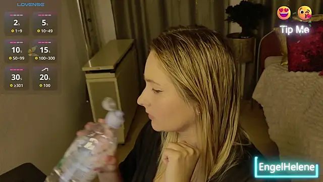 EngelHelene online show from November 6, 2025, 7:04 pm