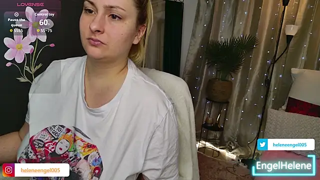 Snapshot of EngelHelene chatting on April 19, 2026, 11:42 am EngelHelene online show from April 19, 2026, 11:42 am
