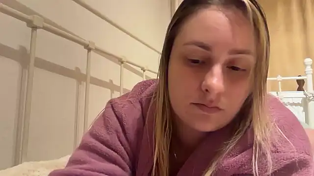 Snapshot of EngelHelene chatting on May 8, 2026, 7:08 pm EngelHelene online show from May 8, 2026, 7:08 pm