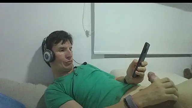 Snapshot of carliesexyman chatting on November 16, 2025, 1:55 am carliesexyman online show from November 16, 2025, 1:55 am