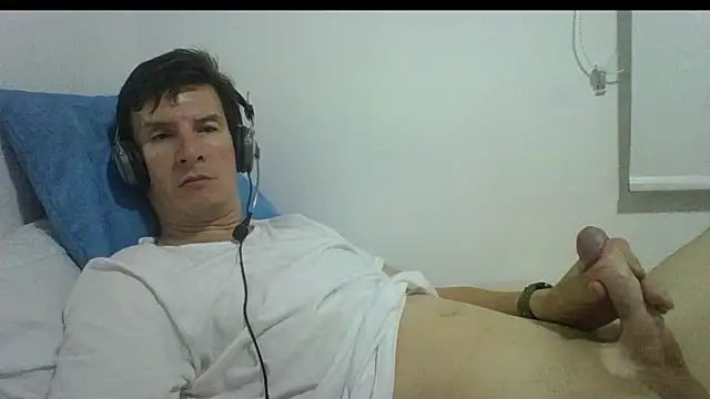 Snapshot of carliesexyman chatting on November 25, 2025, 3:50 am carliesexyman online show from November 25, 2025, 3:50 am