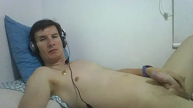 Snapshot of carliesexyman chatting on December 20, 2025, 2:51 am carliesexyman online show from December 20, 2025, 2:51 am