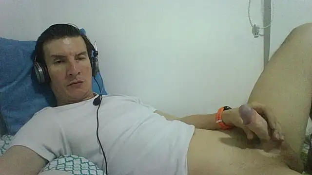 Snapshot of carliesexyman chatting on December 21, 2025, 6:31 am carliesexyman online show from December 21, 2025, 6:31 am