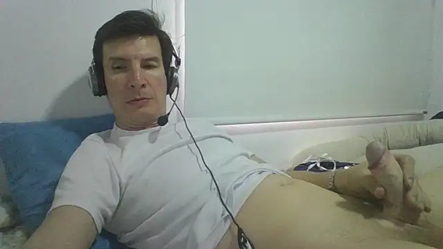 Snapshot of carliesexyman chatting on December 21, 2025, 10:06 pm carliesexyman online show from December 21, 2025, 10:06 pm