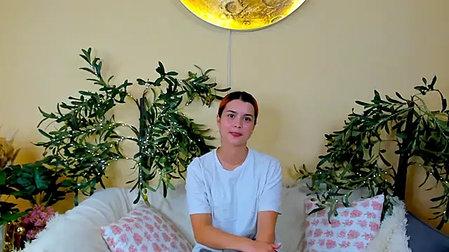 SharieTenuta online show from October 29, 2025, 10:06 am