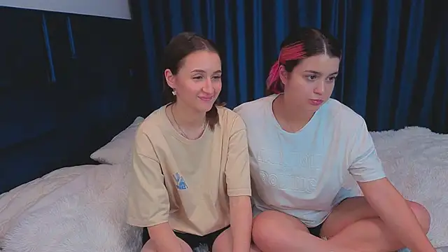 SharieTenuta online show from November 12, 2025, 4:07 pm